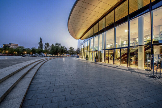 Düsseldorf (D), ARAG Insurance Headquarter, Boulevard Anthracite.