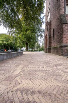 Hamburg Wandsbeck, Kreuzkirche, Brikk Beige-braun, gemasert.