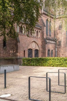 Hamburg Wandsbeck, Kreuzkirche, Brikk Beige-braun, gemasert.